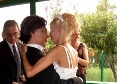Tetsuro (Italia) e Alina (Romania) - si sono incontrati e sposati nel 2004